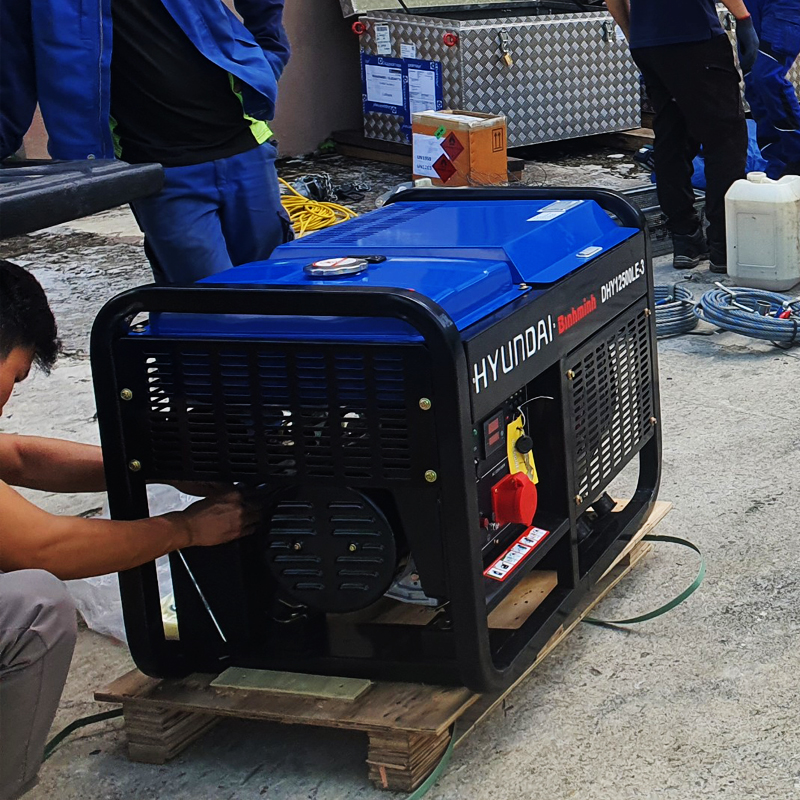 Máy Phát Điện 10KW Chạy Dầu 3 Pha Hyundai DHY12500LE-3 8 Máy phát điện Hyundai DHY-12500LE-3