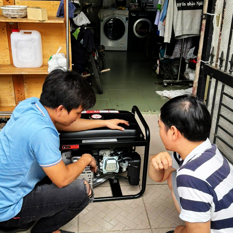 Máy phát điện 2.5KW chạy xăng Hyundai HY30CLE 8 Máy phát điện chạy xăng Hyundai HY30CLE