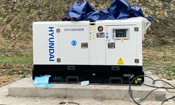 Máy phát điện công nghiệp Hyundai DHY-28KSEM